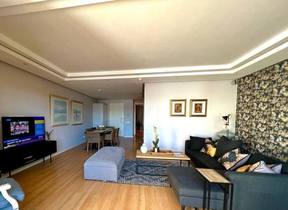 Parama 003 Secure, Luxurious Waterfront Apartment Fokváros Kültér fotó